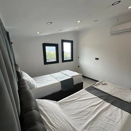 The Delux Apartment