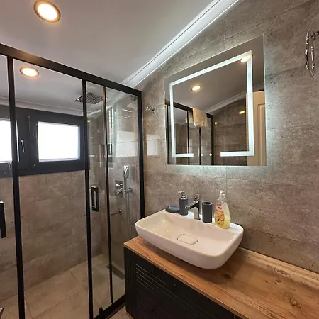 The Delux Apartment